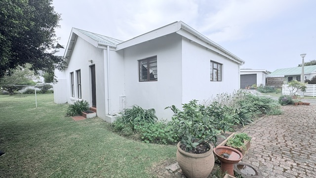 2 Bedroom Property for Sale in Sandbaai Western Cape